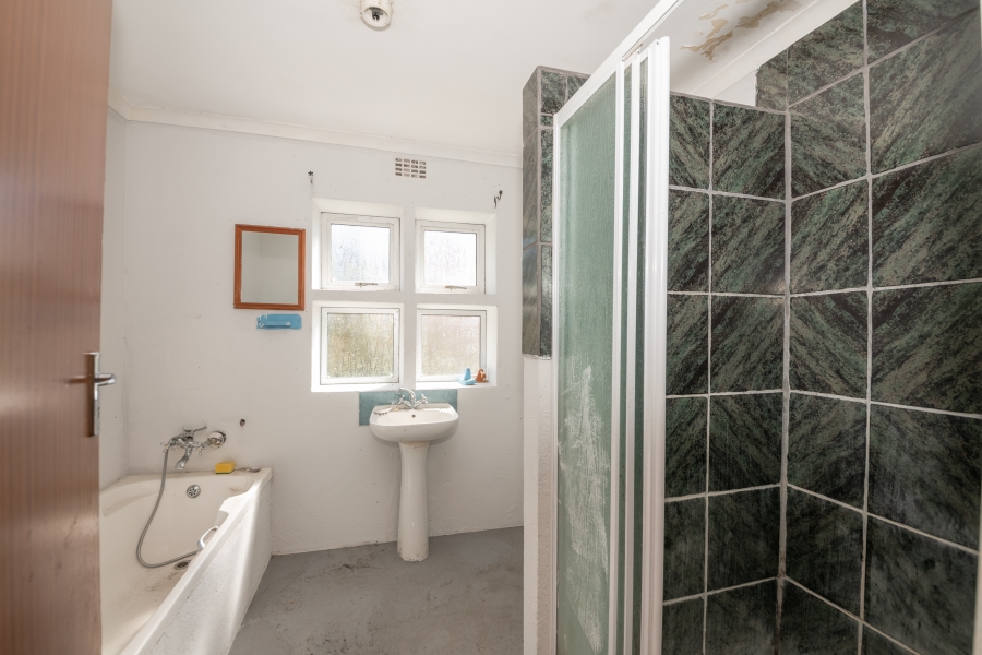 6 Bedroom Property for Sale in Pringle Bay Western Cape